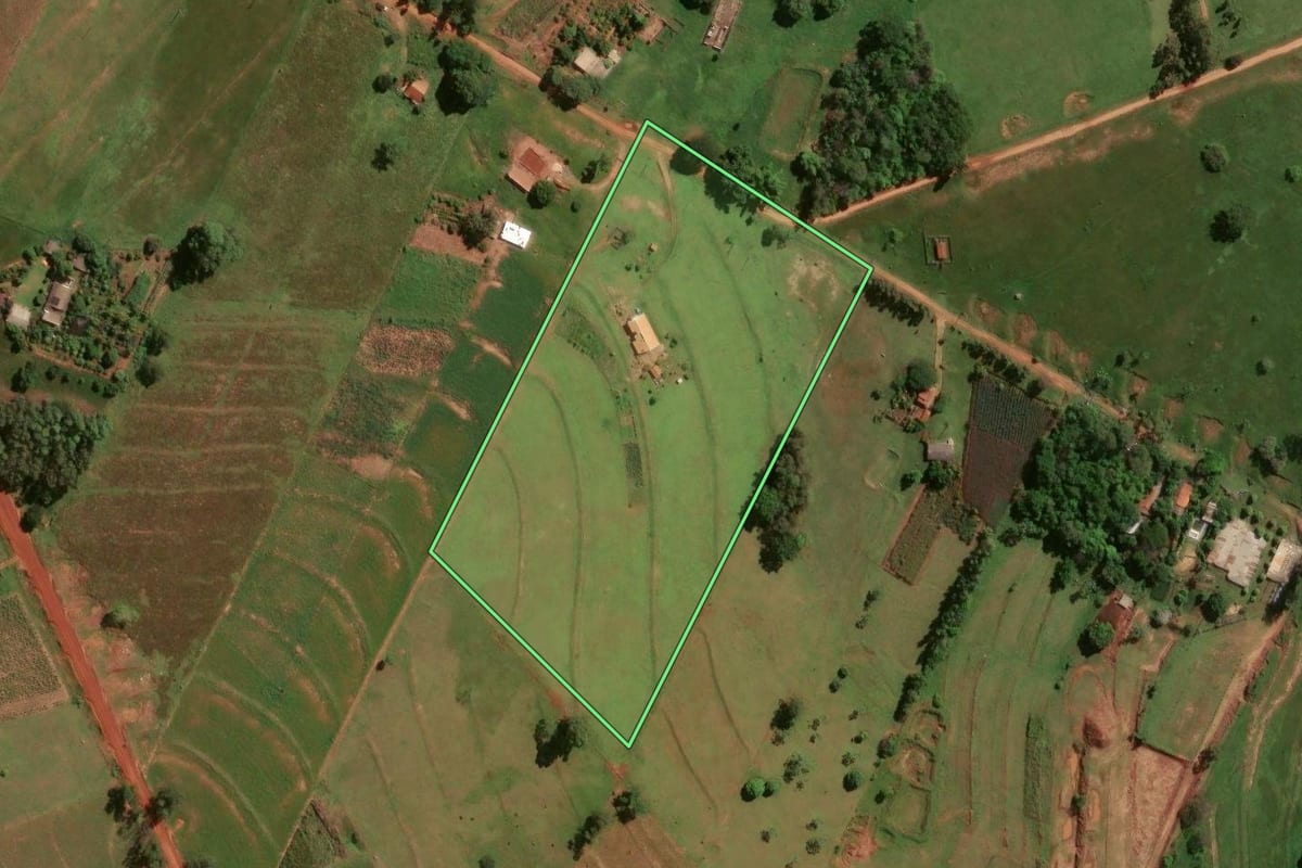 Imagem de satélite do imóvel rural em Ivaté (PR), com o contorno declarado no CAR desenhado por cima.