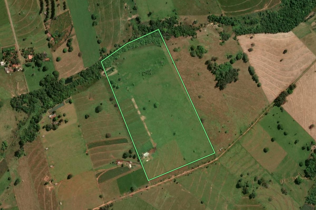 Imagem de satélite do imóvel rural em Ivaté (PR), com o contorno declarado no CAR desenhado por cima.