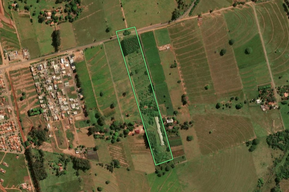 Imagem de satélite do imóvel rural em Ivaté (PR), com o contorno declarado no CAR desenhado por cima.