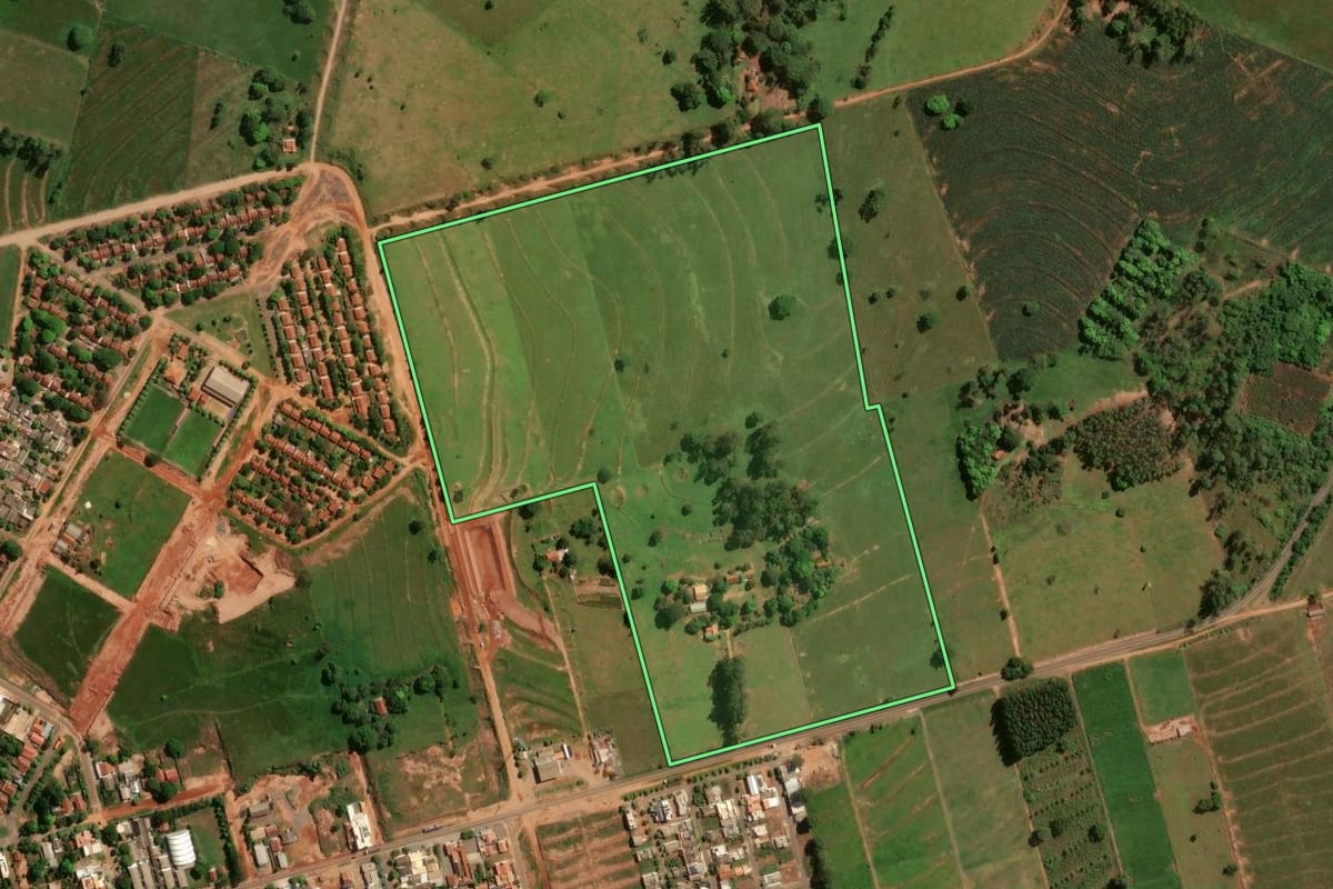 Imagem de satélite do imóvel rural em Ivaté (PR), com o contorno declarado no CAR desenhado por cima.