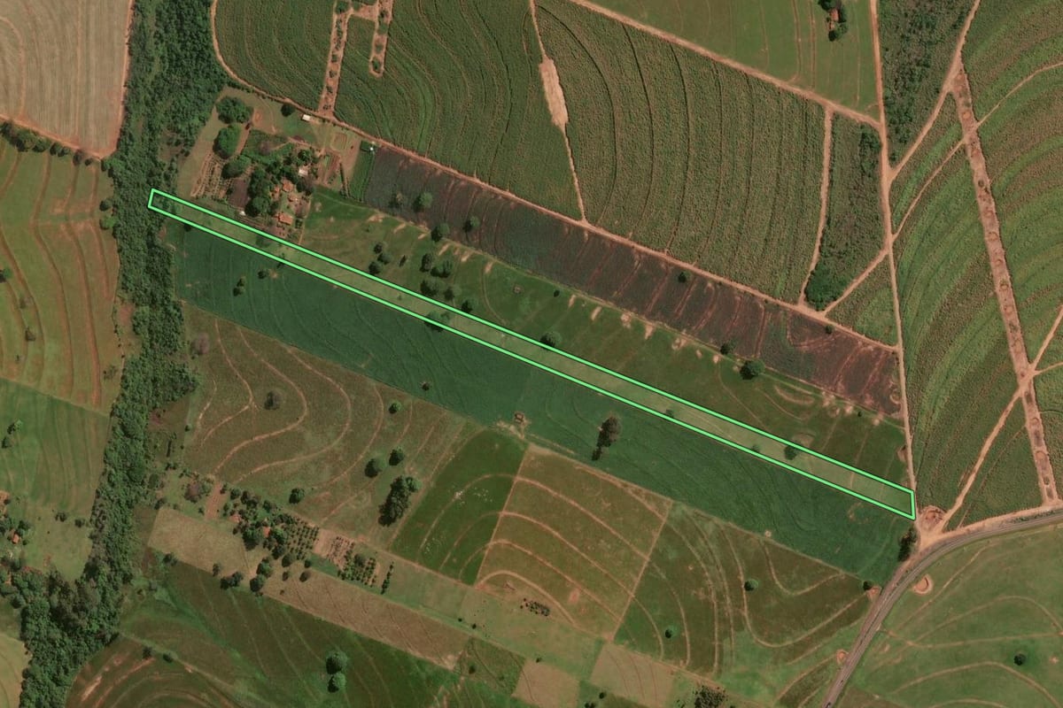 Imagem de satélite do imóvel rural em Ivaté (PR), com o contorno declarado no CAR desenhado por cima.