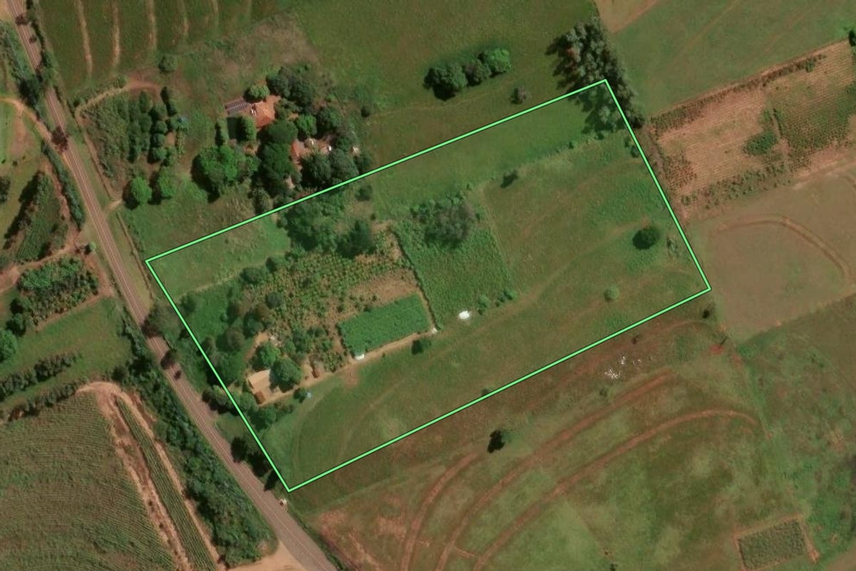 Imagem de satélite do imóvel rural em Ivaté (PR), com o contorno declarado no CAR desenhado por cima.