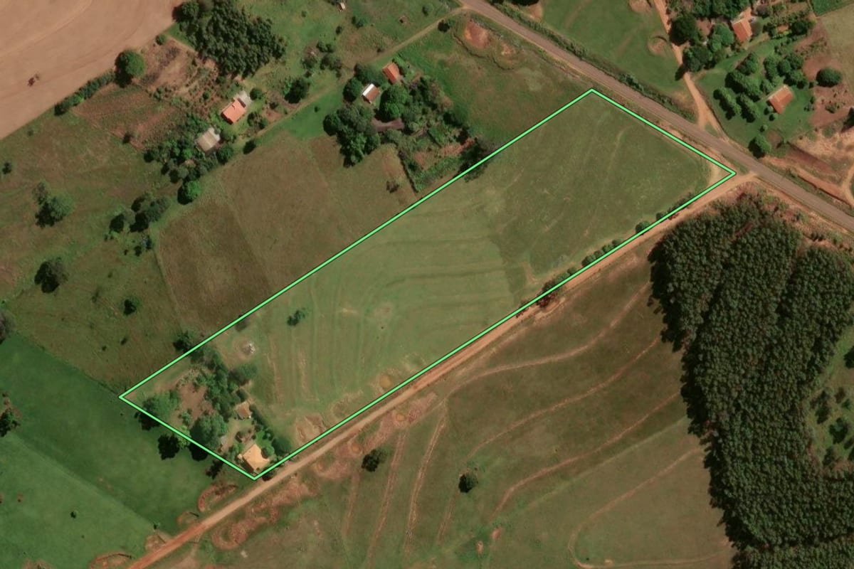 Imagem de satélite do imóvel rural em Ivaté (PR), com o contorno declarado no CAR desenhado por cima.