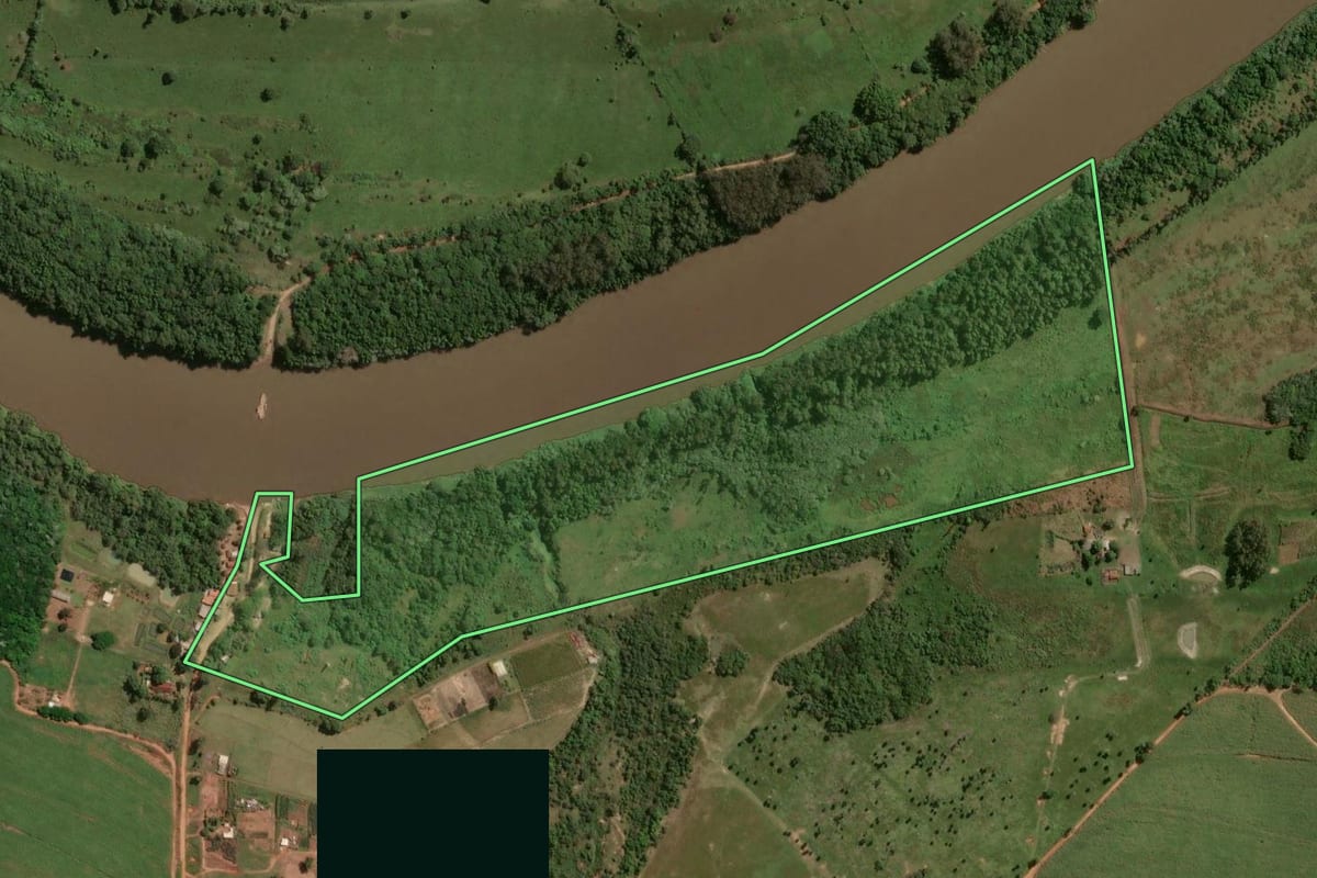 Imagem de satélite do imóvel rural em Ivaté (PR), com o contorno declarado no CAR desenhado por cima.