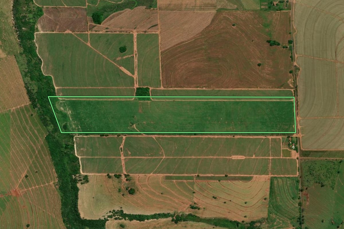 Imagem de satélite do imóvel rural em Ivaté (PR), com o contorno declarado no CAR desenhado por cima.