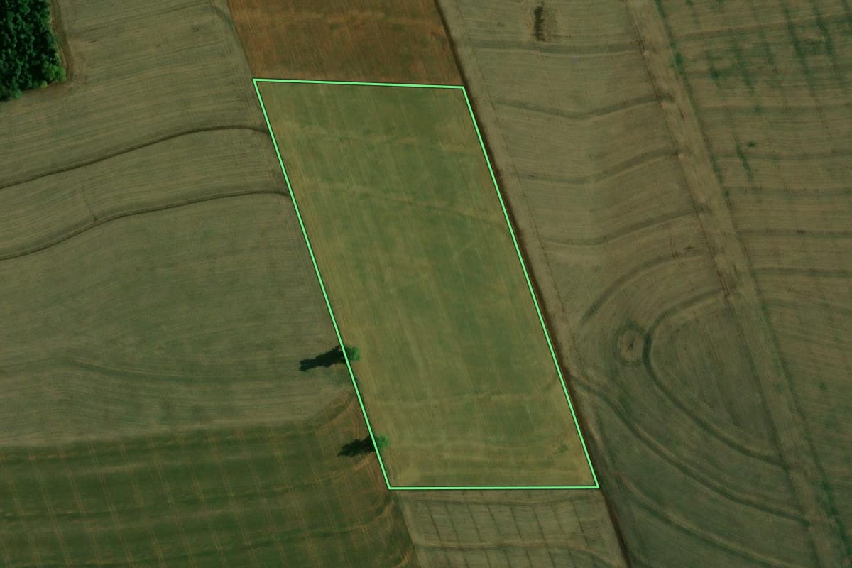 Imagem de satélite do imóvel rural em Ivatuba (PR), com o contorno declarado no CAR desenhado por cima.
