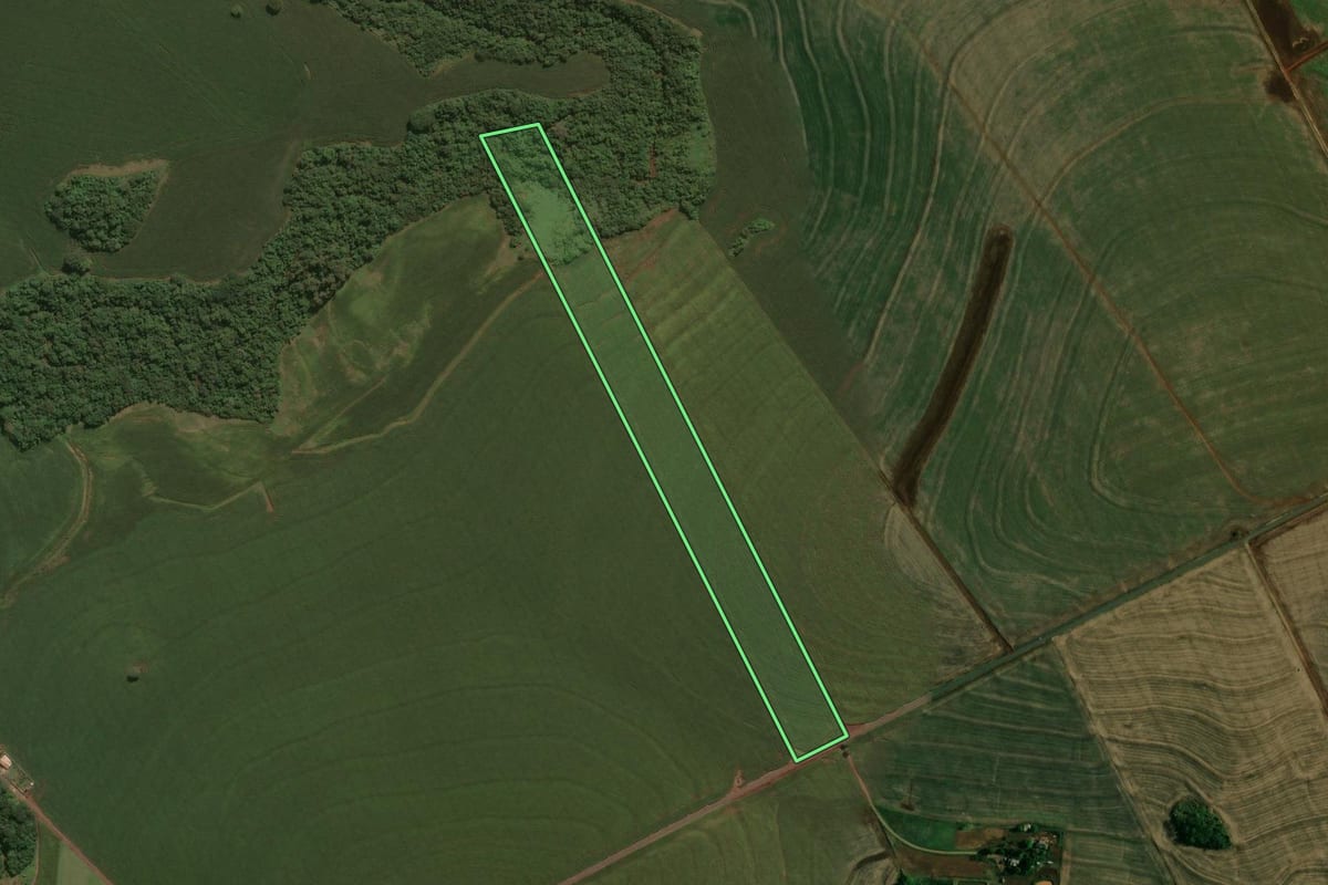 Imagem de satélite do imóvel rural em Ivatuba (PR), com o contorno declarado no CAR desenhado por cima.