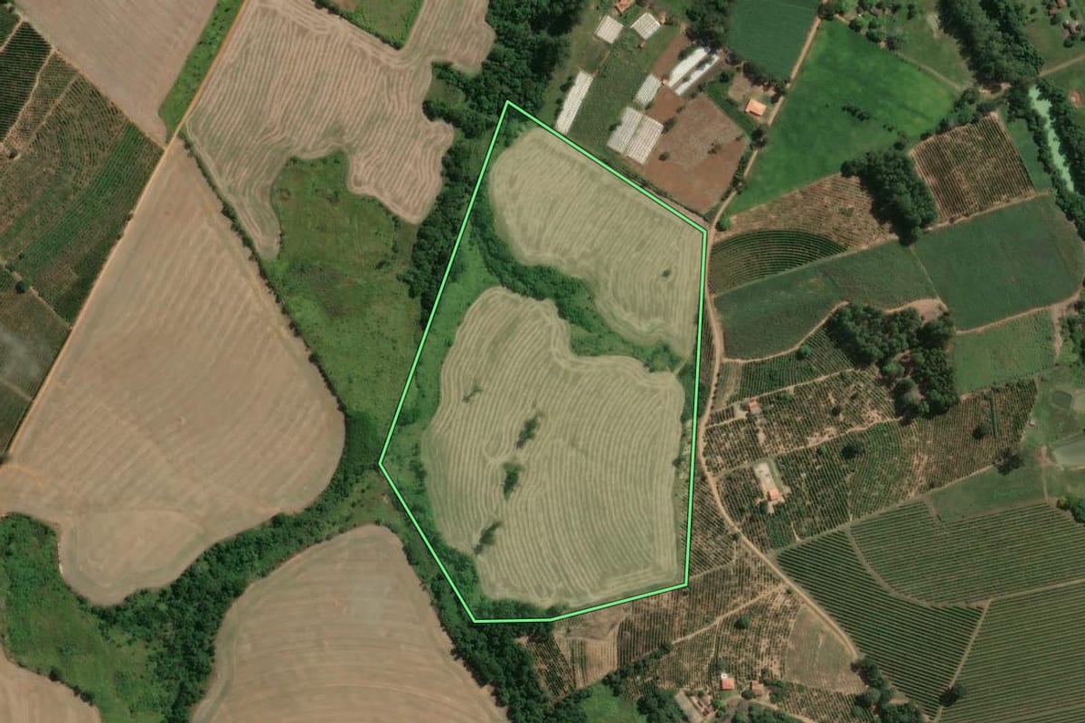 Imagem de satélite do imóvel rural em Jaboti (PR), com o contorno declarado no CAR desenhado por cima.