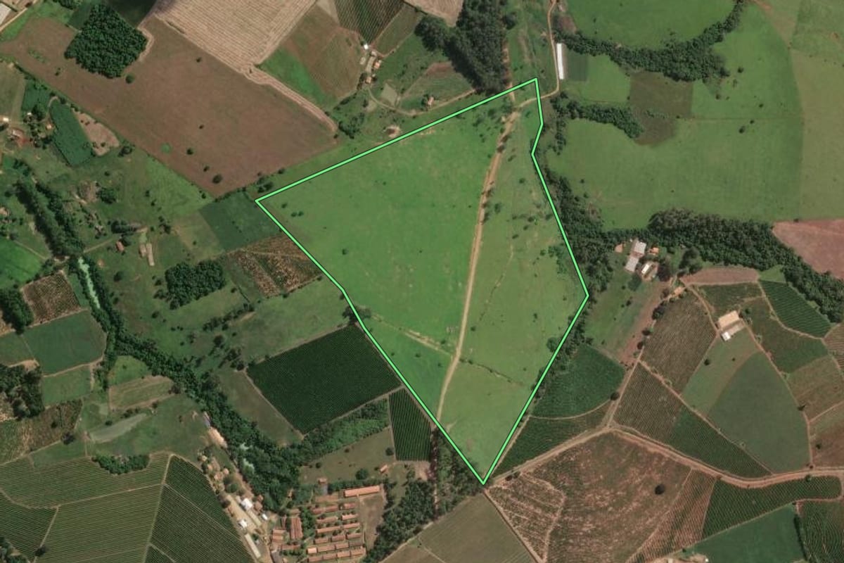 Imagem de satélite do imóvel rural em Jaboti (PR), com o contorno declarado no CAR desenhado por cima.