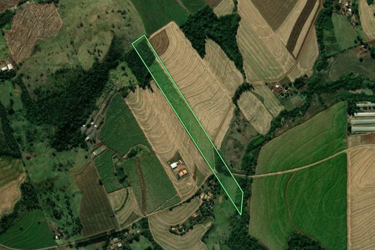 Imagem de satélite do imóvel rural em Jandaia do Sul (PR), com o contorno declarado no CAR desenhado por cima.