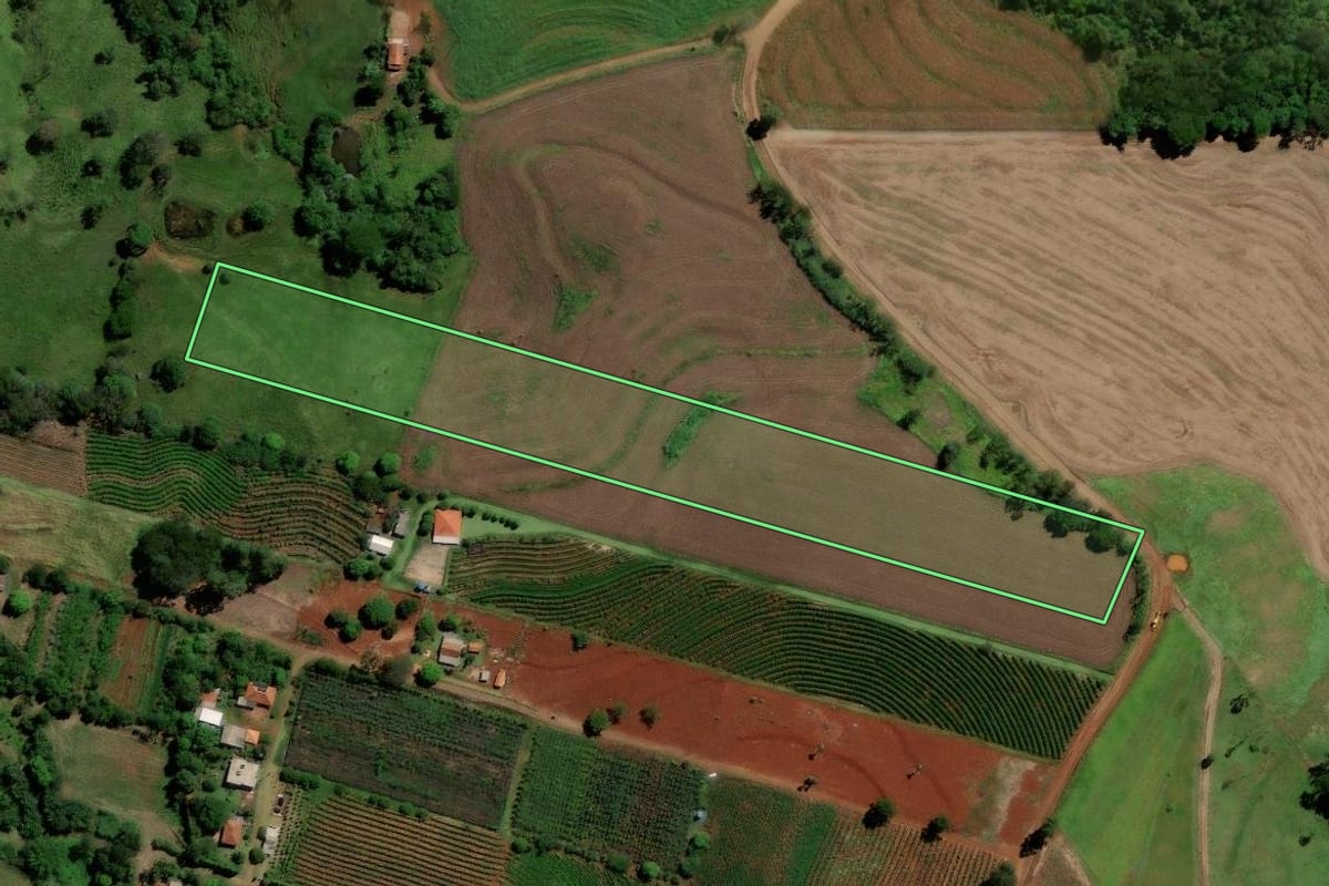 Imagem de satélite do imóvel rural em Jandaia do Sul (PR), com o contorno declarado no CAR desenhado por cima.