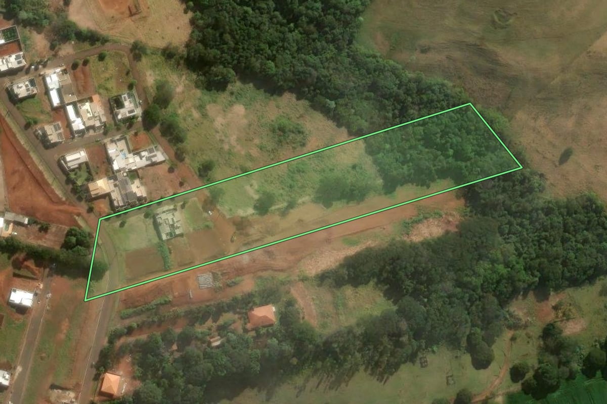 Imagem de satélite do imóvel rural em Jandaia do Sul (PR), com o contorno declarado no CAR desenhado por cima.