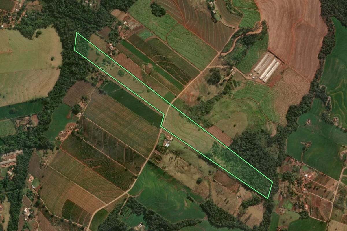 Imagem de satélite do imóvel rural em Jandaia do Sul (PR), com o contorno declarado no CAR desenhado por cima.