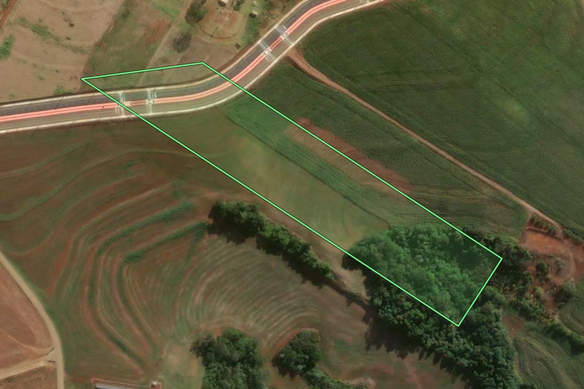 Imagem de satélite do imóvel rural em Jandaia do Sul (PR), com o contorno declarado no CAR desenhado por cima.