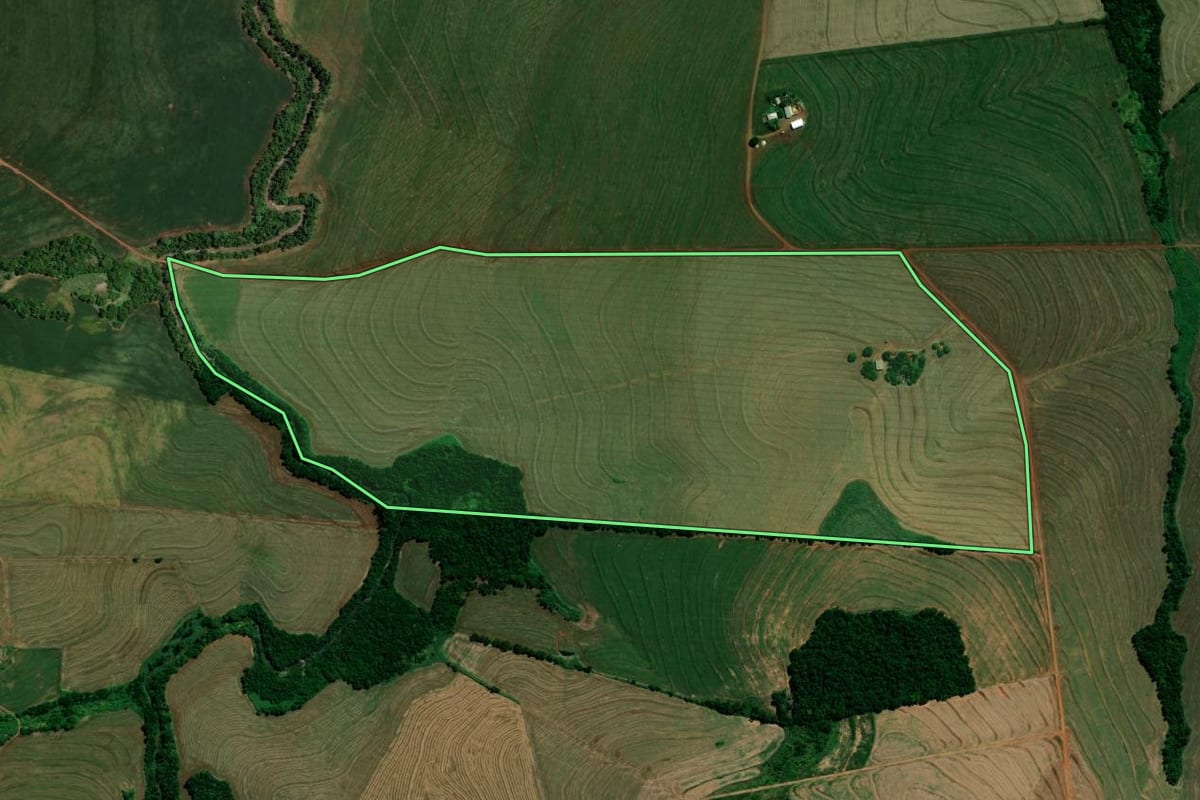 Imagem de satélite do imóvel rural em Janiópolis (PR), com o contorno declarado no CAR desenhado por cima.