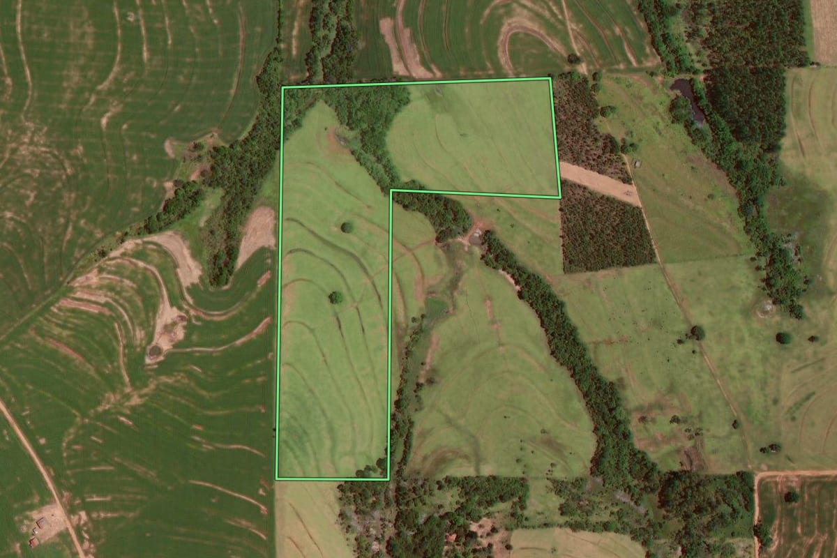 Imagem de satélite do imóvel rural em Janiópolis (PR), com o contorno declarado no CAR desenhado por cima.