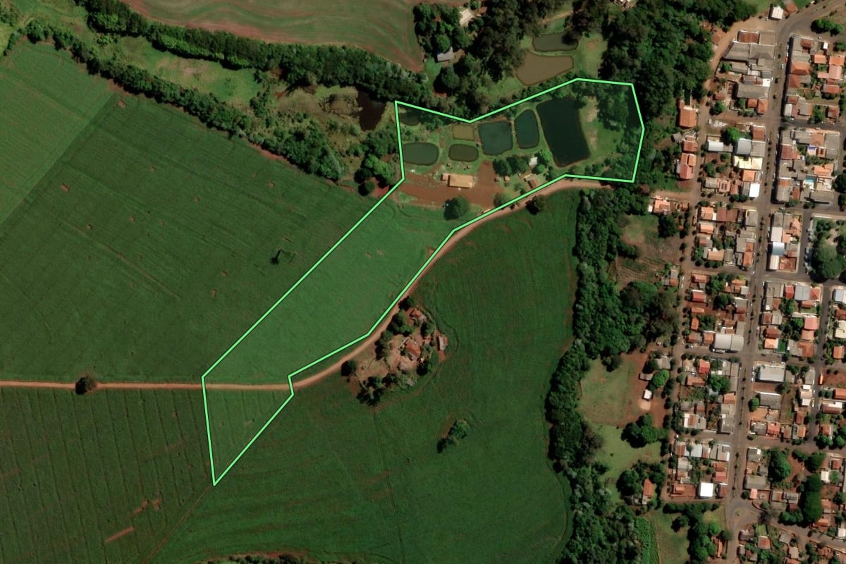 Imagem de satélite do imóvel rural em Janiópolis (PR), com o contorno declarado no CAR desenhado por cima.