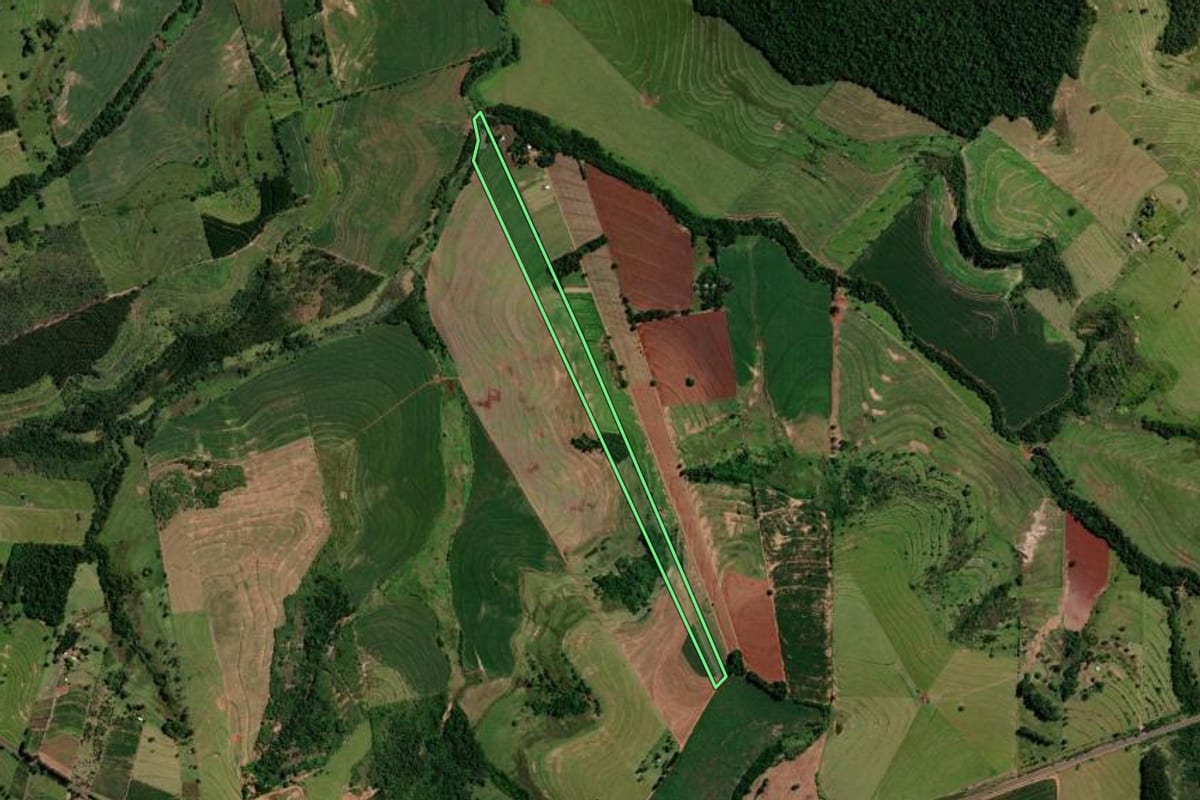 Imagem de satélite do imóvel rural em Janiópolis (PR), com o contorno declarado no CAR desenhado por cima.