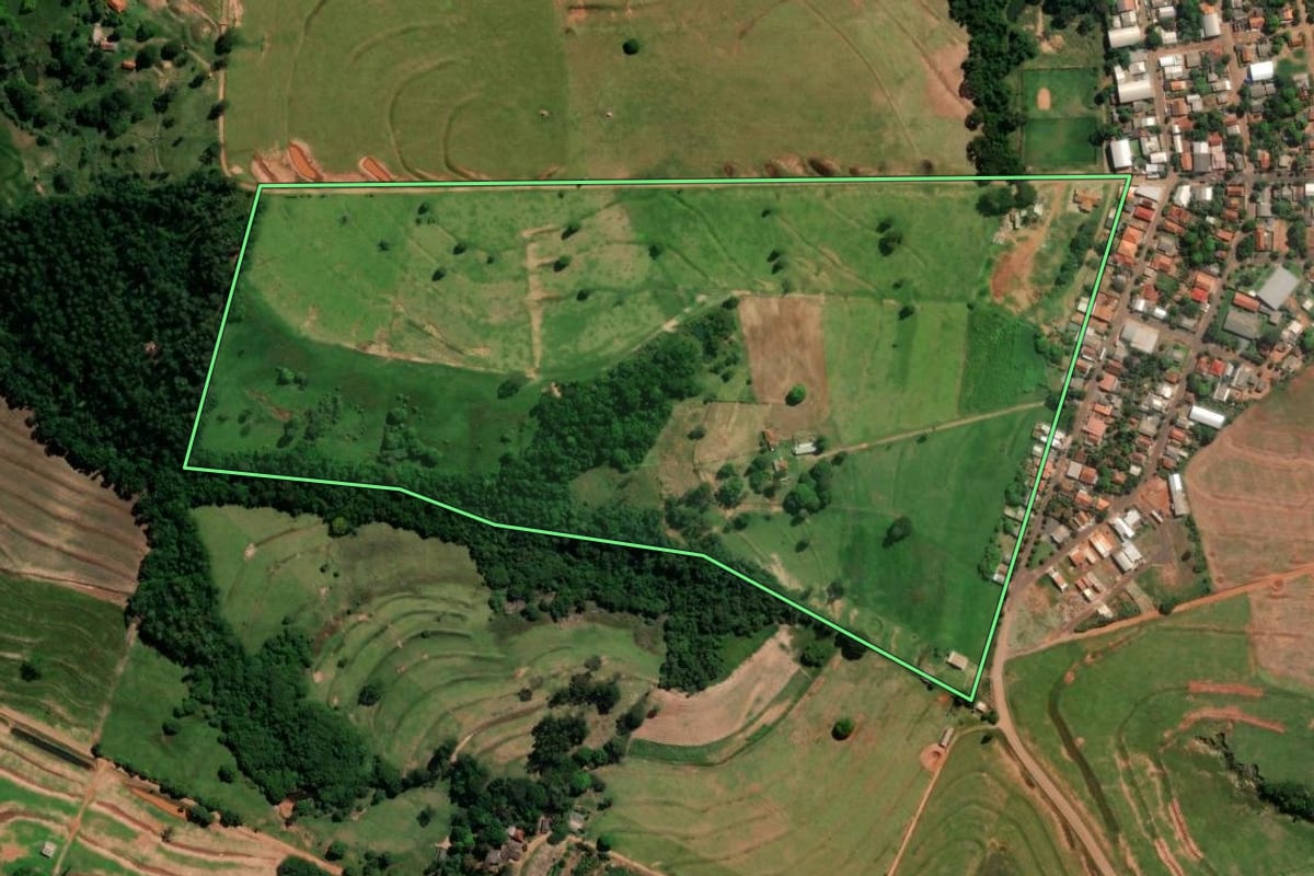 Imagem de satélite do imóvel rural em Janiópolis (PR), com o contorno declarado no CAR desenhado por cima.
