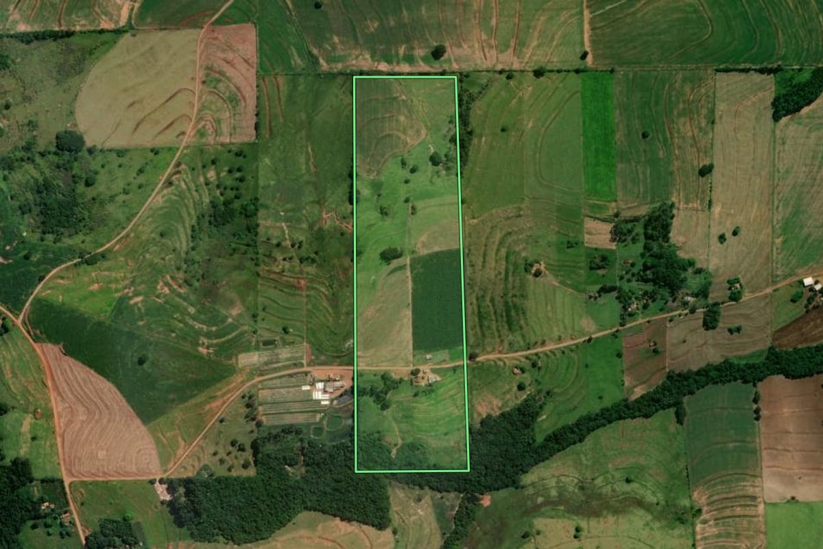 Imagem de satélite do imóvel rural em Janiópolis (PR), com o contorno declarado no CAR desenhado por cima.