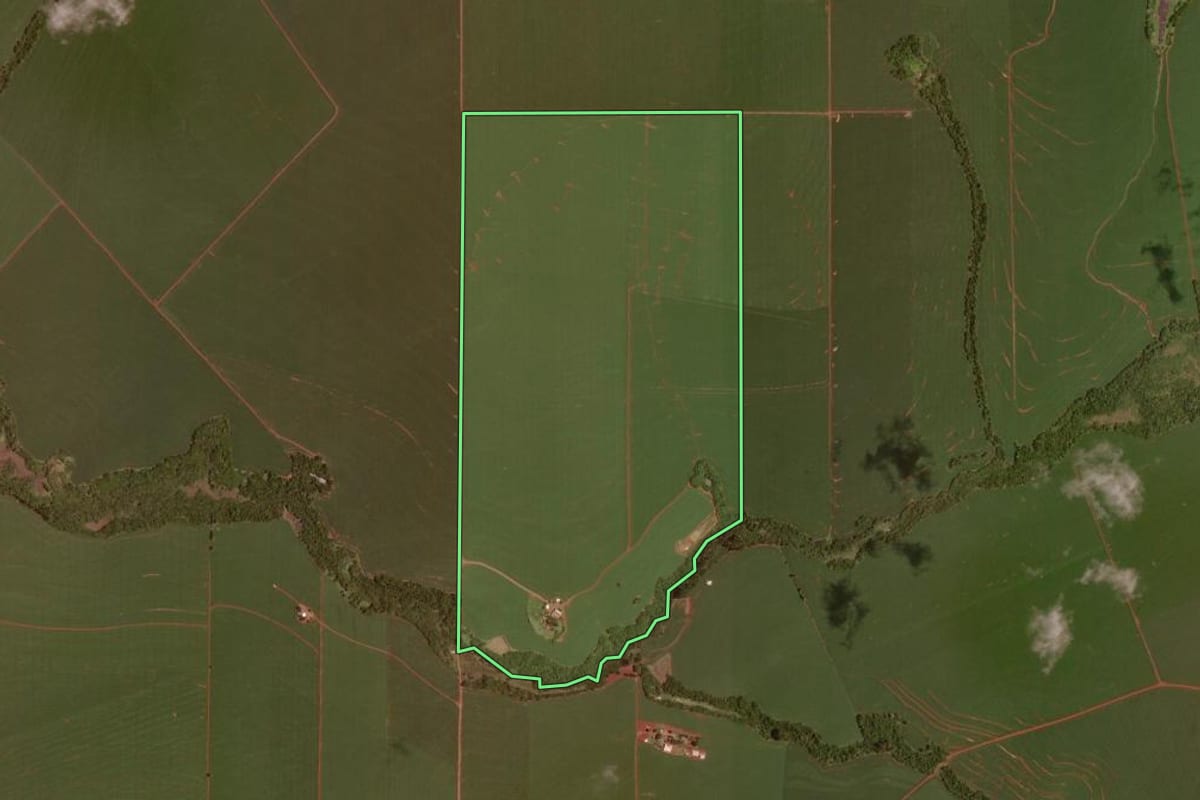 Imagem de satélite do imóvel rural em Janiópolis (PR), com o contorno declarado no CAR desenhado por cima.