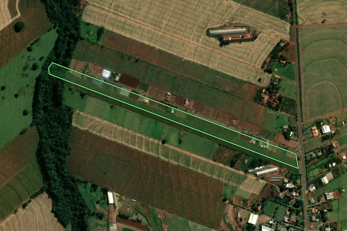 Imagem de satélite do imóvel rural em Japurá (PR), com o contorno declarado no CAR desenhado por cima.