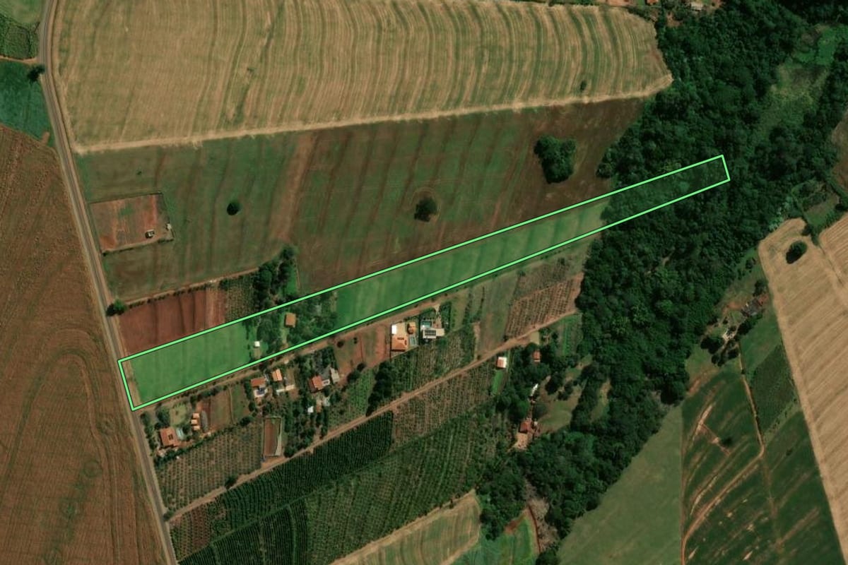Imagem de satélite do imóvel rural em Japurá (PR), com o contorno declarado no CAR desenhado por cima.