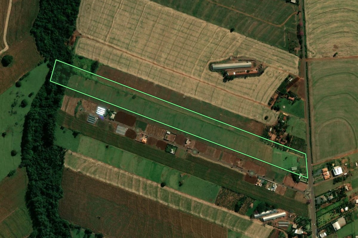 Imagem de satélite do imóvel rural em Japurá (PR), com o contorno declarado no CAR desenhado por cima.