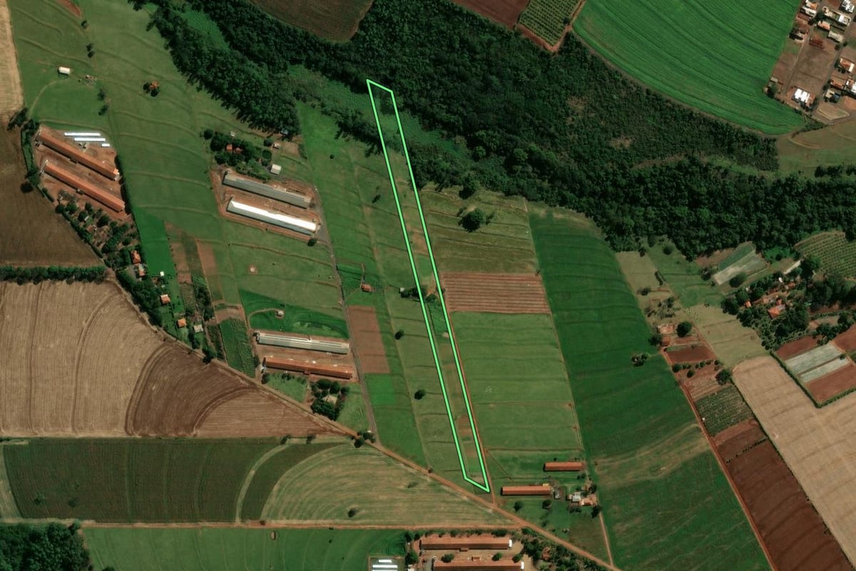 Imagem de satélite do imóvel rural em Japurá (PR), com o contorno declarado no CAR desenhado por cima.