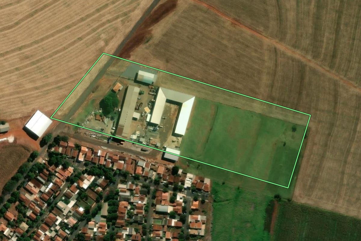Imagem de satélite do imóvel rural em Japurá (PR), com o contorno declarado no CAR desenhado por cima.