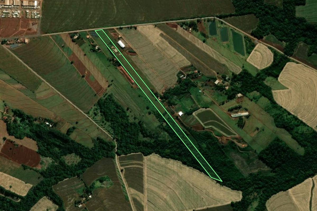 Imagem de satélite do imóvel rural em Japurá (PR), com o contorno declarado no CAR desenhado por cima.