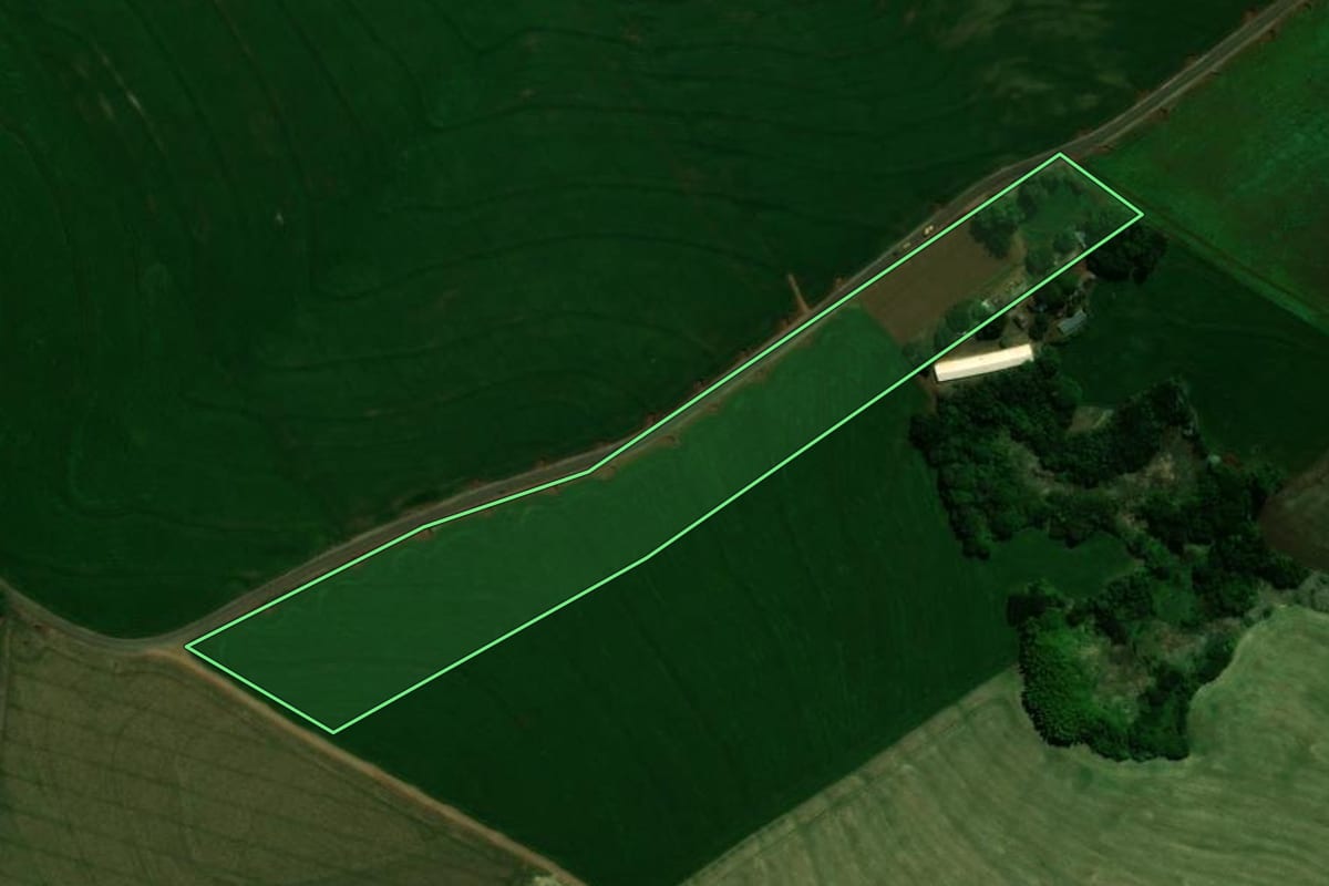Imagem de satélite do imóvel rural em Jardim Alegre (PR), com o contorno declarado no CAR desenhado por cima.