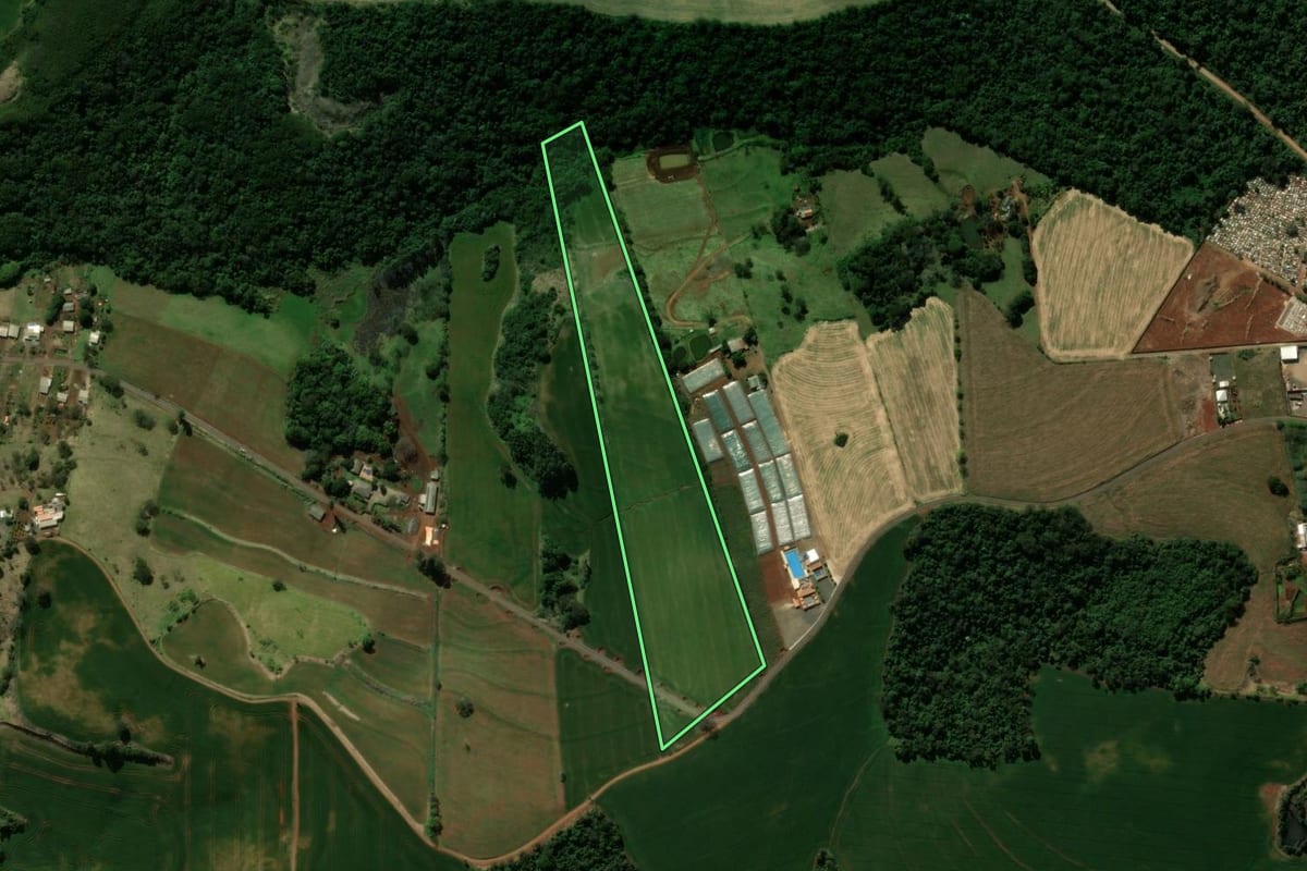 Imagem de satélite do imóvel rural em Jardim Alegre (PR), com o contorno declarado no CAR desenhado por cima.