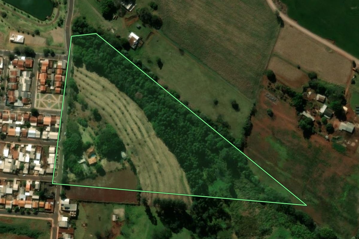 Imagem de satélite do imóvel rural em Jardim Alegre (PR), com o contorno declarado no CAR desenhado por cima.