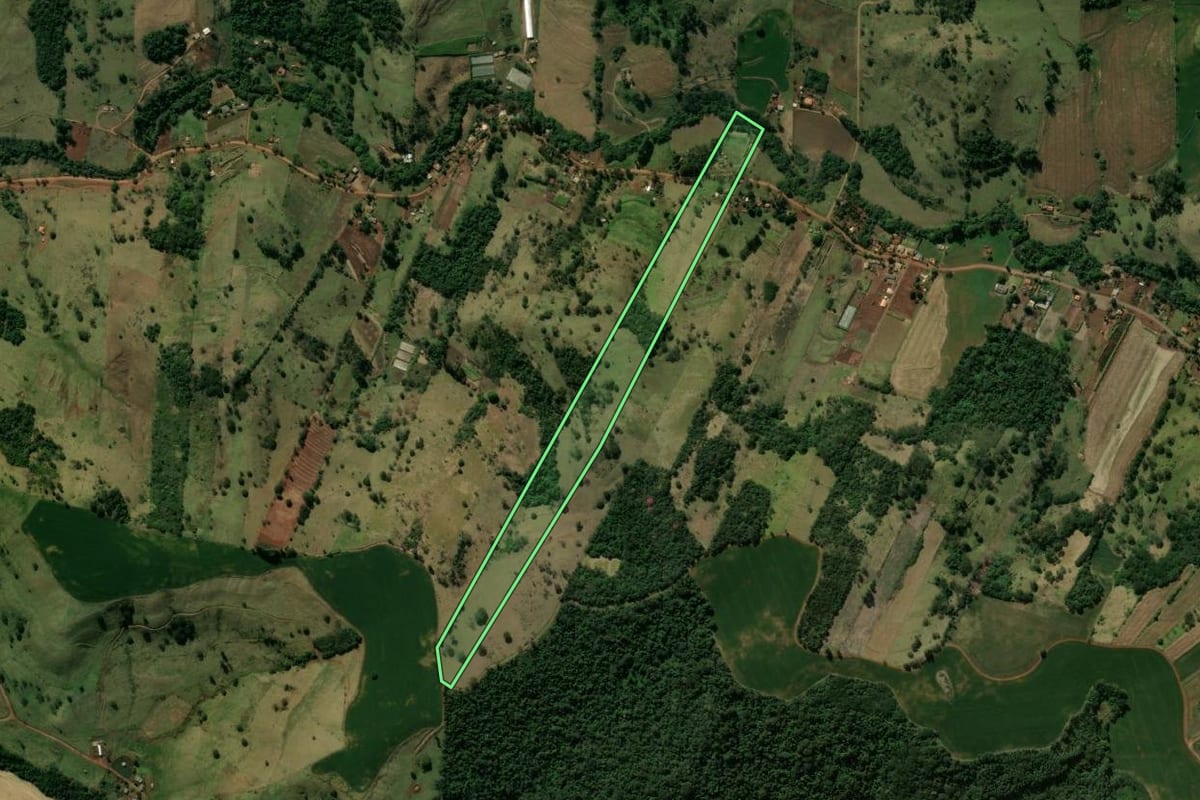Imagem de satélite do imóvel rural em Jardim Alegre (PR), com o contorno declarado no CAR desenhado por cima.