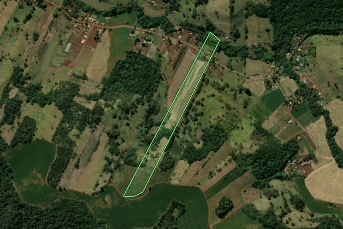 Imagem de satélite do imóvel rural em Jardim Alegre (PR), com o contorno declarado no CAR desenhado por cima.