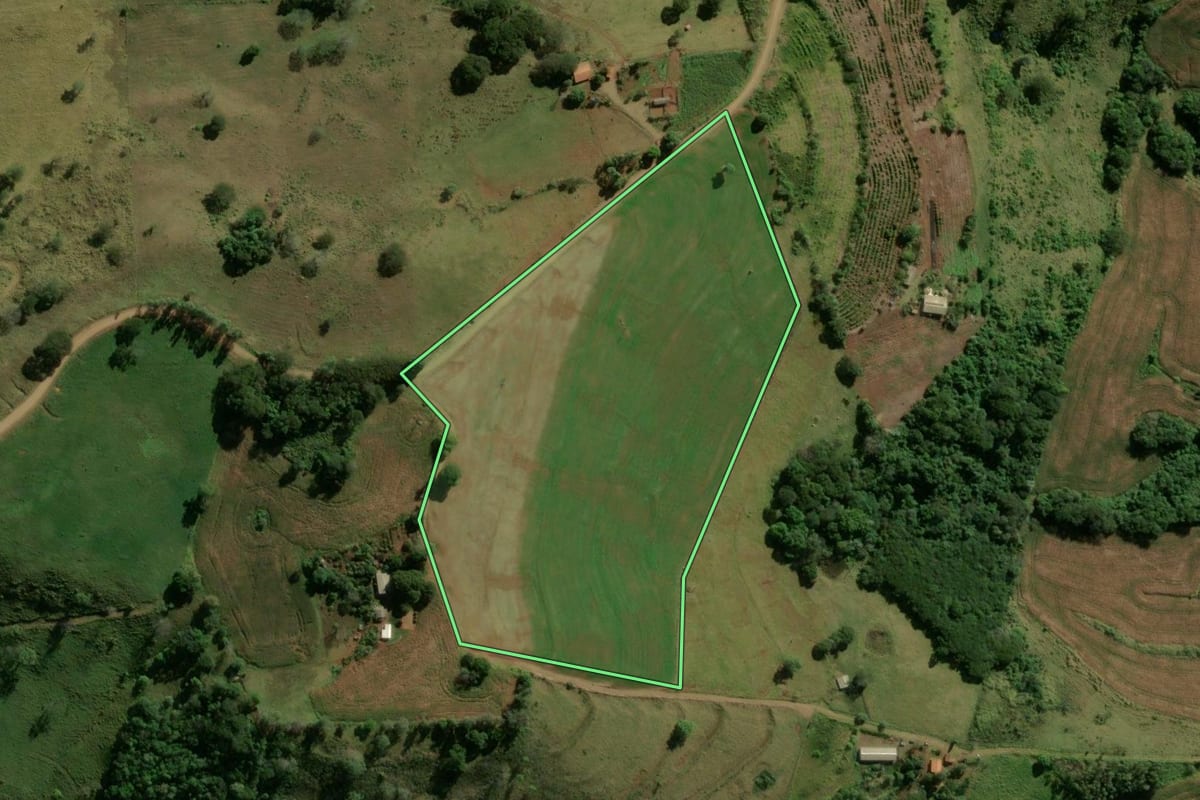 Imagem de satélite do imóvel rural em Jardim Alegre (PR), com o contorno declarado no CAR desenhado por cima.
