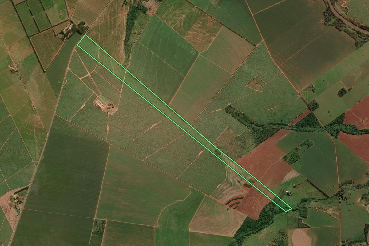Imagem de satélite do imóvel rural em Jardim Olinda (PR), com o contorno declarado no CAR desenhado por cima.
