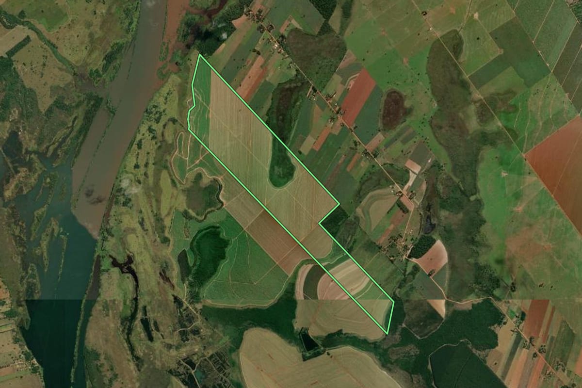 Imagem de satélite do imóvel rural em Jardim Olinda (PR), com o contorno declarado no CAR desenhado por cima.