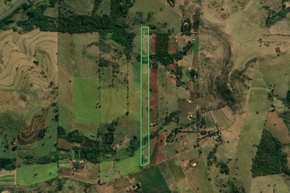 Imagem de satélite do imóvel rural em Jataizinho (PR), com o contorno declarado no CAR desenhado por cima.