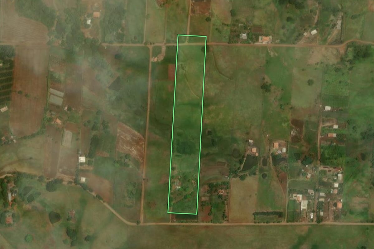 Imagem de satélite do imóvel rural em Jataizinho (PR), com o contorno declarado no CAR desenhado por cima.