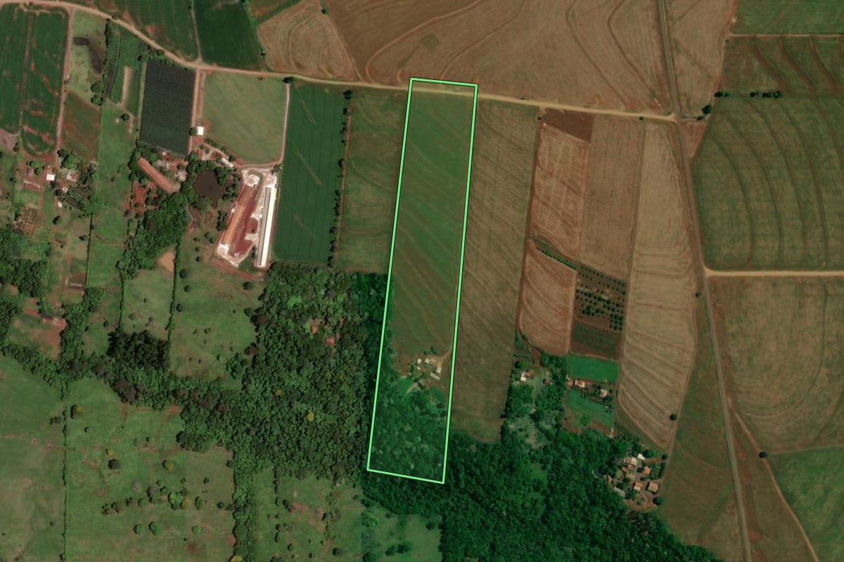 Imagem de satélite do imóvel rural em Jesuítas (PR), com o contorno declarado no CAR desenhado por cima.