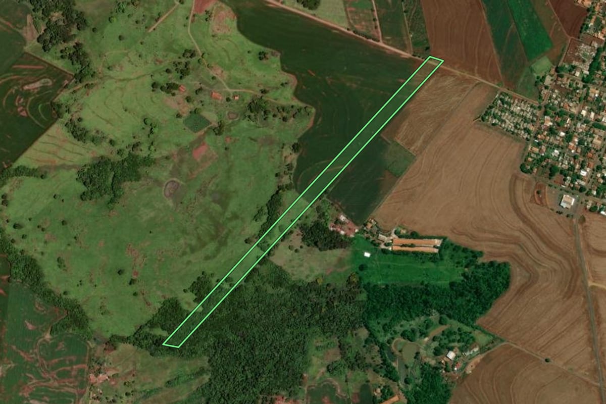Imagem de satélite do imóvel rural em Jesuítas (PR), com o contorno declarado no CAR desenhado por cima.