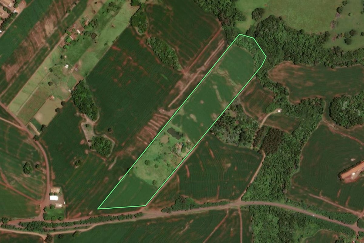 Imagem de satélite do imóvel rural em Jesuítas (PR), com o contorno declarado no CAR desenhado por cima.