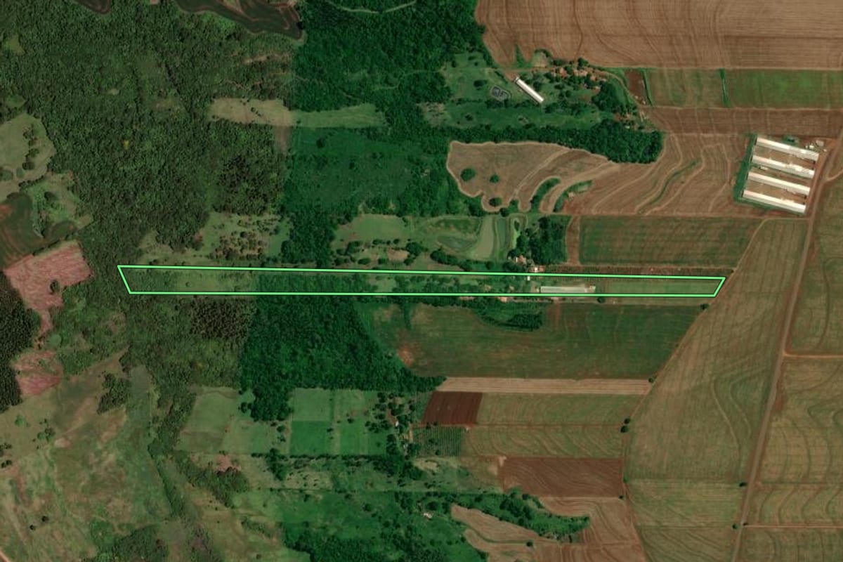 Imagem de satélite do imóvel rural em Jesuítas (PR), com o contorno declarado no CAR desenhado por cima.