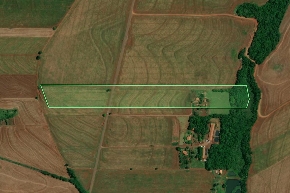 Imagem de satélite do imóvel rural em Jesuítas (PR), com o contorno declarado no CAR desenhado por cima.