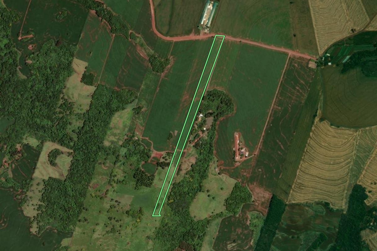 Imagem de satélite do imóvel rural em Jesuítas (PR), com o contorno declarado no CAR desenhado por cima.