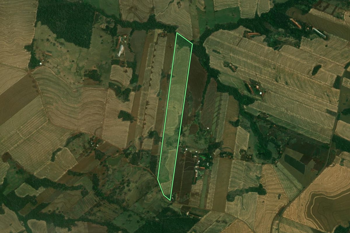 Imagem de satélite do imóvel rural em Jesuítas (PR), com o contorno declarado no CAR desenhado por cima.