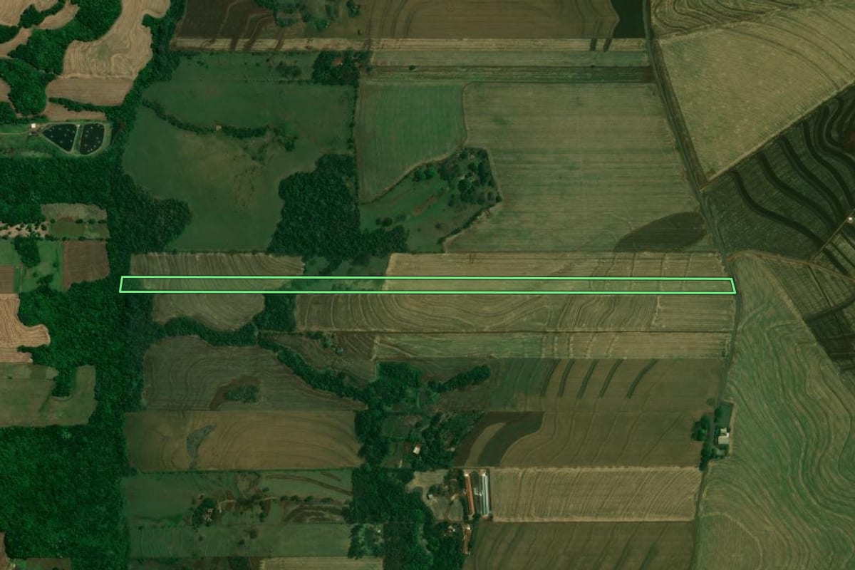 Imagem de satélite do imóvel rural em Jesuítas (PR), com o contorno declarado no CAR desenhado por cima.