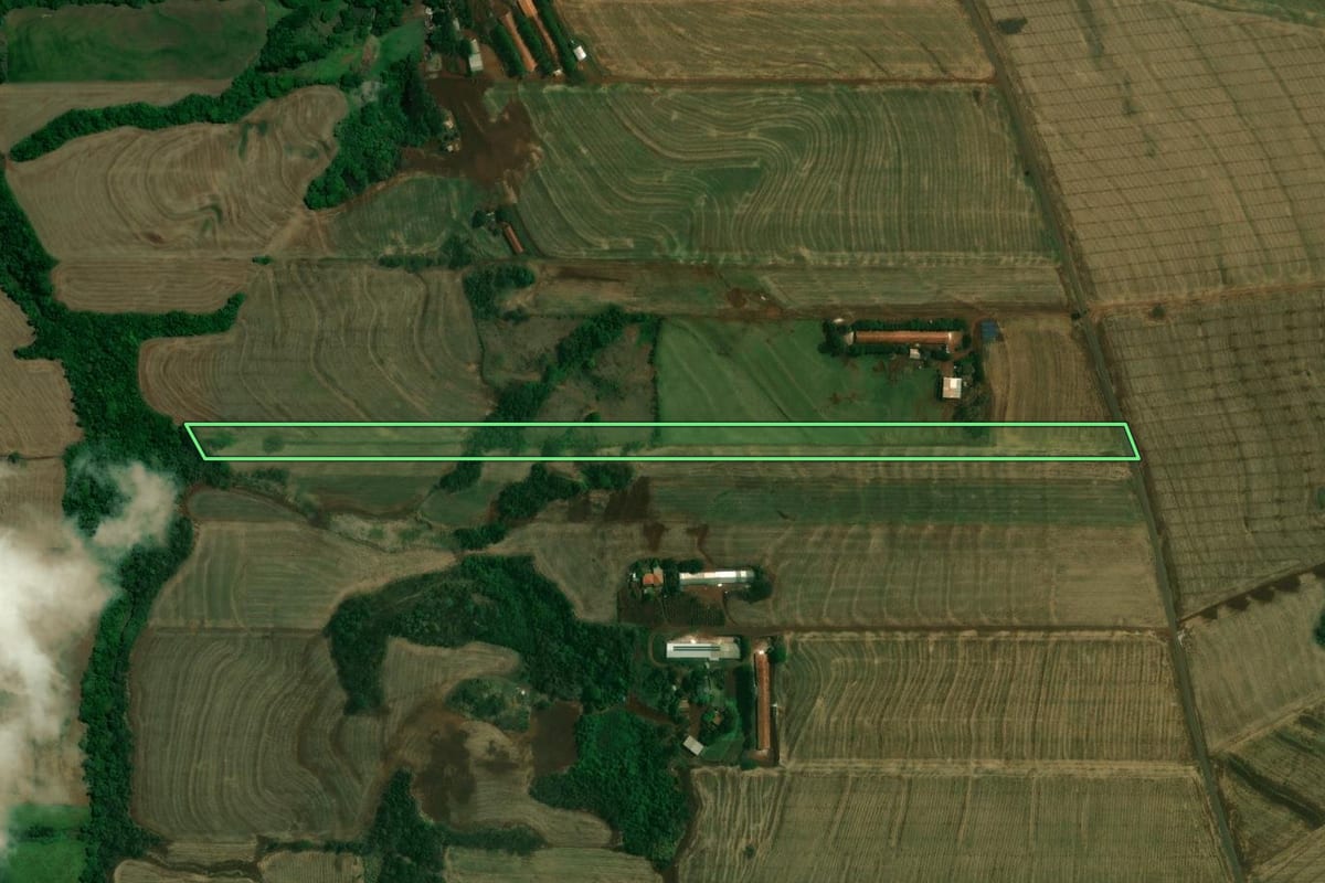 Imagem de satélite do imóvel rural em Jesuítas (PR), com o contorno declarado no CAR desenhado por cima.